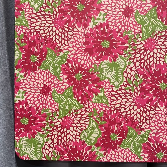 Lilly Pulitzer Magnetic Board with 4 magnets - Picture 13 of 16